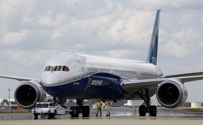 Boeing Whistleblower Claims 787 Could Fall Apart and 'Drop to the Ground,' Wouldn't Put His Family on One