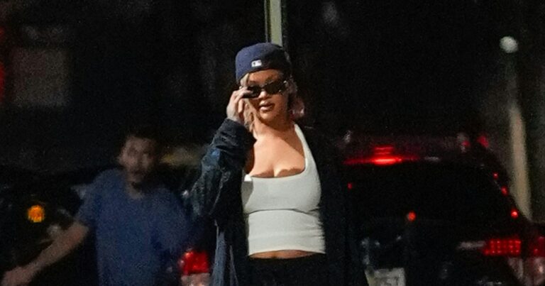 Rihanna's Street-Style Weapon? A Classic New York Yankees Hat