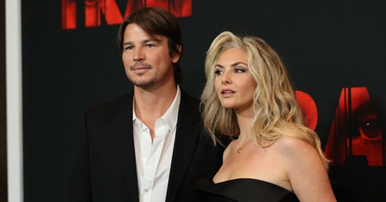 Josh Hartnett and Tamsin Egerton Share Sweet Smooch at 'Trap' Premiere