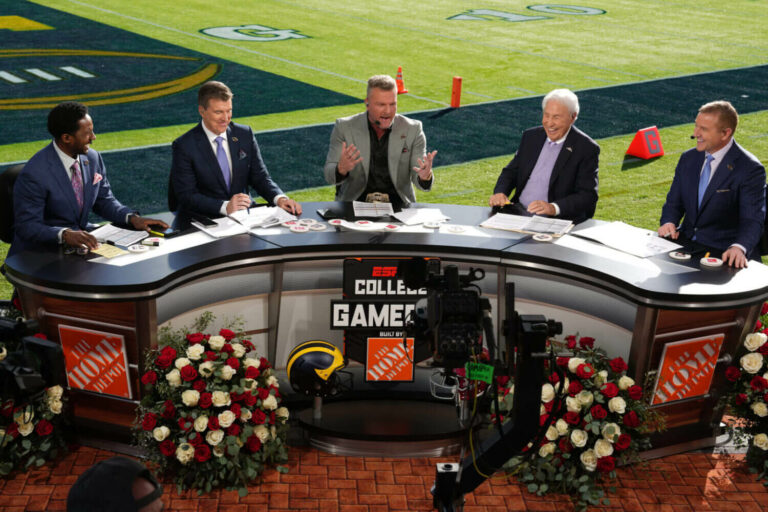 Pat McAfee announces return to ESPN's 'College GameDay' ahead of 2024 football season