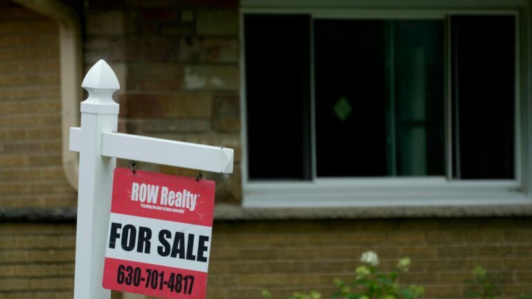 Average rate on a 30-year mortgage drops to 6.77%, lowest level since March