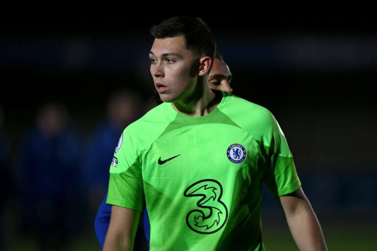 Chelsea and USMNT goalkeeper Gabriel Slonina joins Barnsley on loan