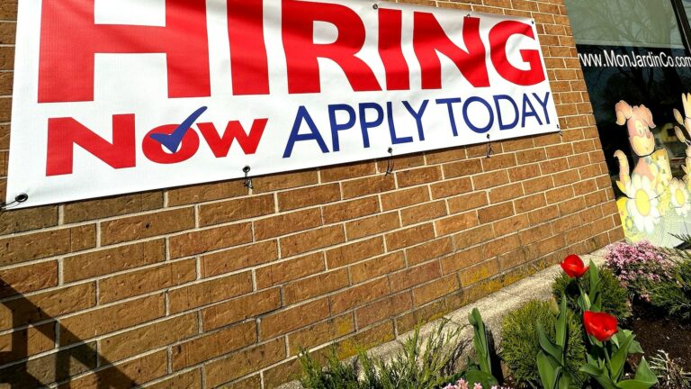 US unemployment claims fall 7,000 to 227,000 in sign of resiliency in job market