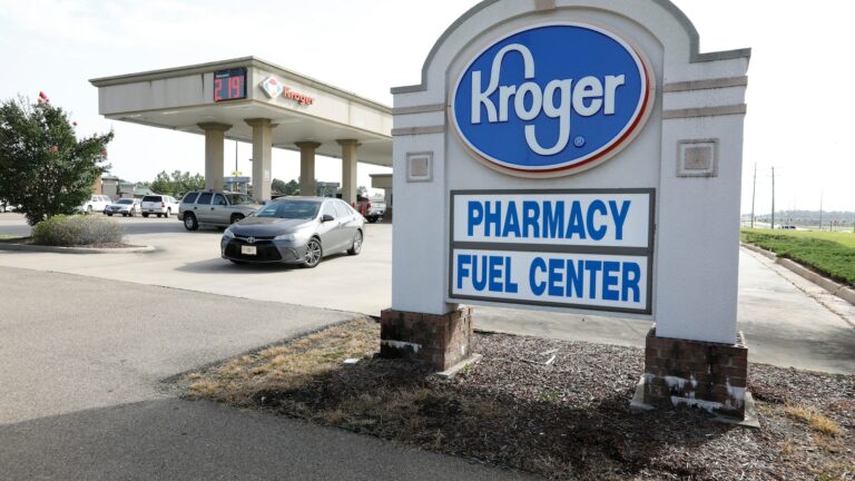 Kroger, Albertsons head to court to defend merger plan against regulators' objections