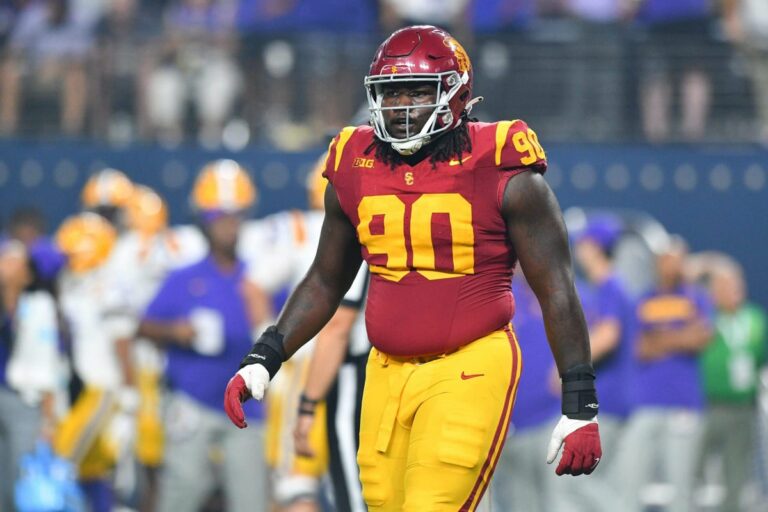 USC defensive lineman Bear Alexander intends to redshirt: Sources