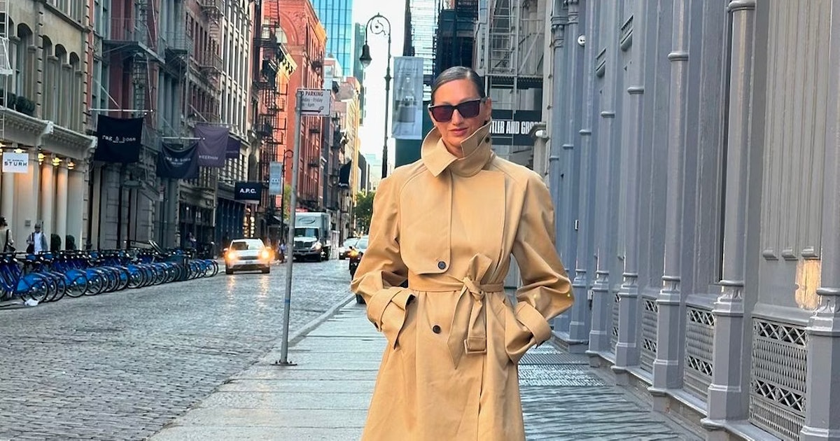 Jenna Lyons Wears Hailey Bieber's Favorite Styling Trick For Fashion Week