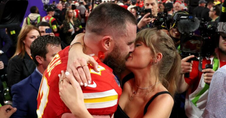 Taylor Swift Plants a Sweet Smooch on Travis Kelce After Chiefs Win