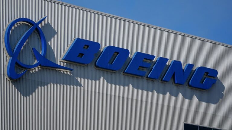 Boeing withdraws contract offer after talks with striking workers break down