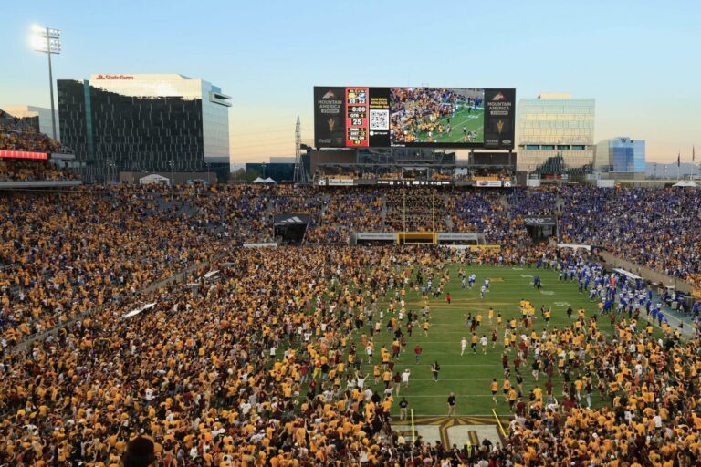 BYU's Hail Mary attempt fails vs. Arizona State as Sun Devil fans rush field prematurely