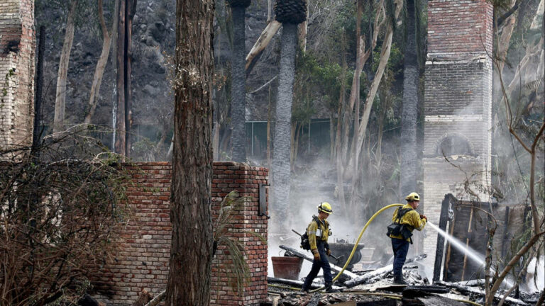 Franklin Fire less than 10% contained in Malibu, California, crews battling flames for 3rd day