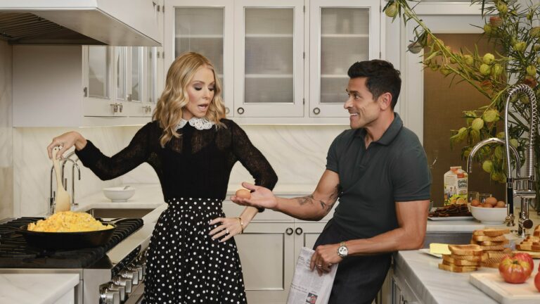 Tour Kelly Ripa and Mark Consuelos’s Art Deco Home in New York