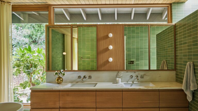 These 17 Midcentury Modern Bathrooms Will Sell You on a Retro-Chic Makeover