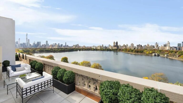 Paul Newman and Joanne Woodward’s NYC penthouse is a must-see