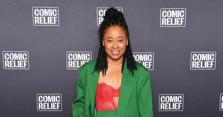 Phoebe Robinson on How She Builds Social Media Community