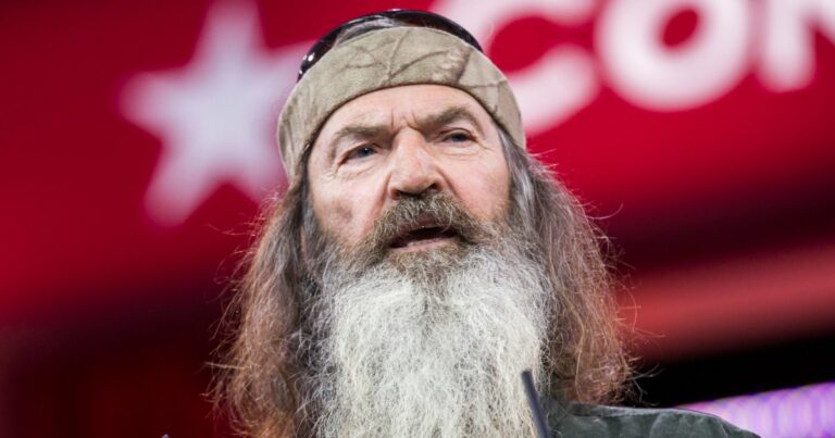 ‘Duck Dynasty’ Alum Phil Robertson Diagnosed With Alzheimer’s Disease