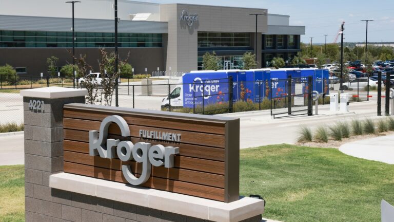 Albertsons gives up on Kroger merger, sues grocery chain for failing to secure deal