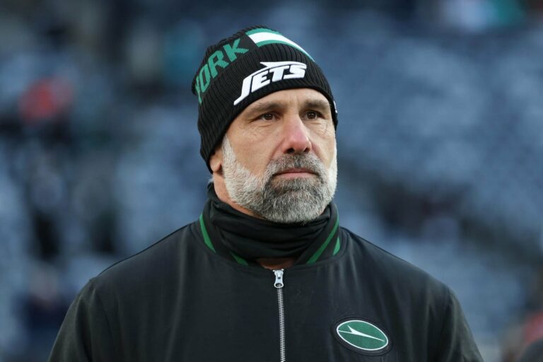 With the owner in Florida, Jets players and coaches were left to explain a season gone wrong