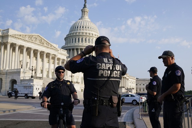 US Capitol Police Arrest Man Trying to Sneak Weapons Past Security Hours Before Trump Visit