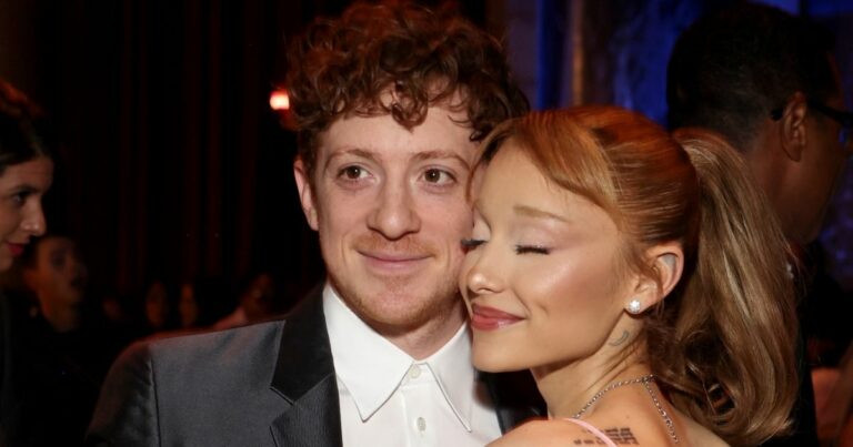 Ariana Grande Cozies Up to Boyfriend Ethan Slater as 'Wicked' Wins Award